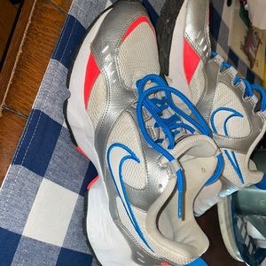 Ladies Nike shoes size 10